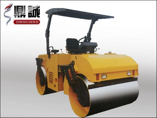 點擊查看詳細(xì)信息<br>標(biāo)題：6噸雙鋼輪振動壓路機 閱讀次數(shù)：12485